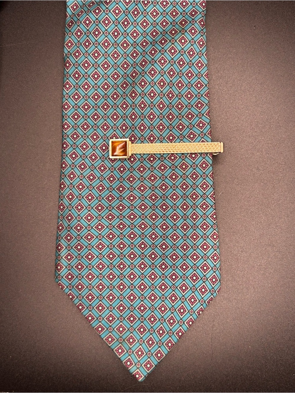 Gant 100% Silk Tie with Gold Tone Tie Bar